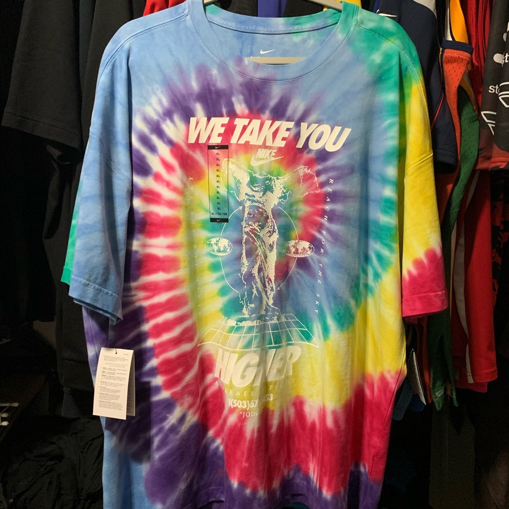 Nike Loose Fit Men’s Tee